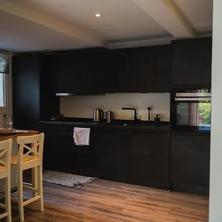 Rosa - Garden Lägenhet *